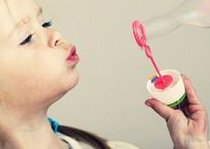 试管婴儿人工周期方案在月经第23天移植胚胎晚吗？